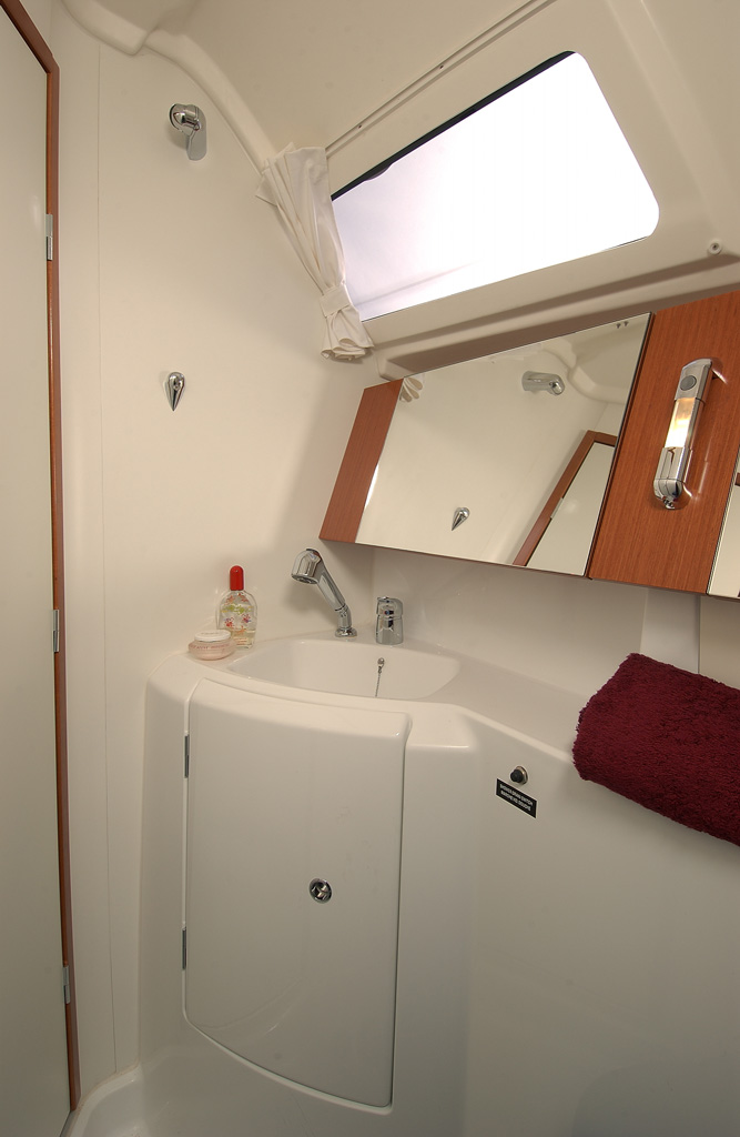 segel charter yacht Oceanis 31 40